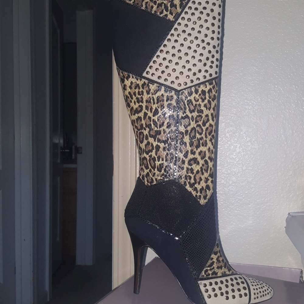 Carlos Santana high heeled about 3 inch boots